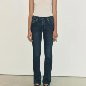 Zara jeans - Säljer mina helt oanvända jeans då jag köpte fel storlek, skriv privat för egna bilder❣️