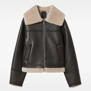 Vinterjacka med fakepäls och fakeläder - Råkade köpa två likadana jackor så säljer den ena. Ursprungspris är 1300 men säljer för 500 IOM att jag inte får den såld :)