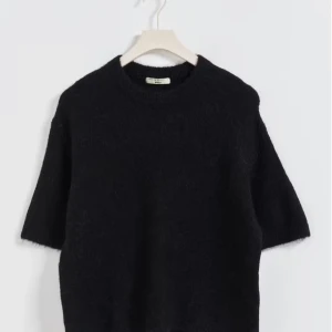  Stickad tröja  - Säljer denna fina stickade tröja från Gina i storlek XS. Adlig använd.