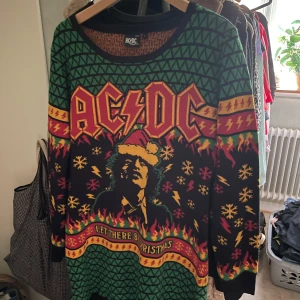 Stickad klänning ACDC - Oanvänd stickad klänning ACDC storlek L 