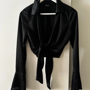 Gina tricot topp - Topp kostym ish i satin aldrig använd 