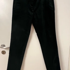 Nya byxor av velvett från Esprit strl 36 - Nya byxor av velvett från Esprit  Strl 36 ordinarie pris 800 kr 