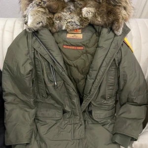 Parjunpers Vinter jacka  - Parjunpers Vinter jacka  mycket i bra skick. 