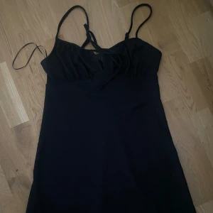 Klänning - Enkel & söt klänning från Gina Tricot, aldrig använd 🌸