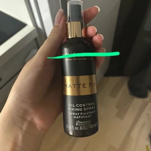 Setting spray - Kvar från strecket och ner