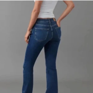 Jättesnygga - Säljer mina Gina jeans för de kommer inte längre till användning💕 jätte snygga på!💕lågmidjade o utsvängda!!