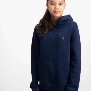 Polo Ralph lauren hoddie - Säljer denna hoddie då den inte kommer till användning längre. Den är i mycket fint skicka och använd få tal gånger. 