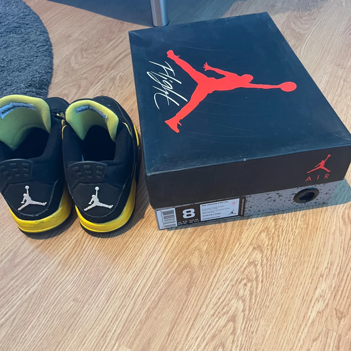 Jordan 4 thunder - 93