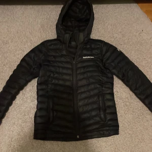 Peak performance jacka - Tunn peak performance jacka i gott skick. Storlek 160