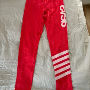 Svea träningstights  - Svea träningstights i storlek S. Som nya.