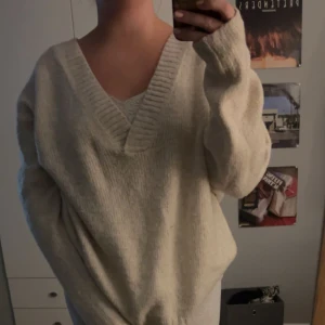 Beige gosig tjocktröja💝 - Beige stickad tröja från HM
