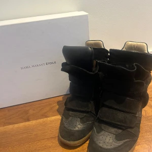 Isabel Marant - Säljer nu dessa snygga höstskor från Isabel Marant, storlek 37🖤