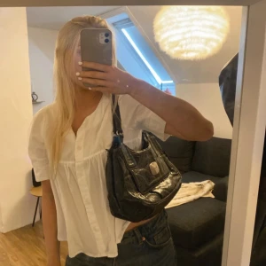 Väska - Inte topp skick som ni ser på bilderna men fortfarande en fin väska 💫🍹