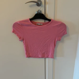 Rosa crop t shirt - Rosa magtröja t shirt från Zara