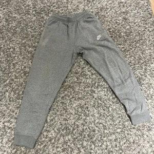 Nike mjukisbyxor - Nypris:600