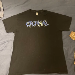 Street style tröja  - Säljer nu denna tröjan! Texten här lite lite lös på vissa ställen! Ingeting som man direkt tänker på’ Cond 7-10