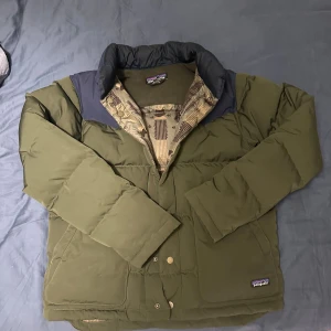 Patagonia jacka  - Säljer nu denna patagonia jacka! Perfekt till vinter nu! Cond 10/10