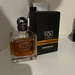 Swy intensly 100ml - Säljer en stronger With You intensly som är perfekt för uppkommande vintern, ca 80-85 ml kvar. Förvarat mörkt och svalt 