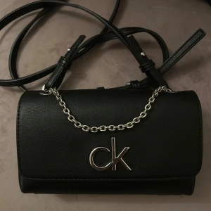 Axelrem väska - Använt 4-5 gånger kanske. Mini väska. Inga fel