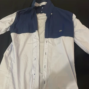 Skjorta  - En skjorta som är använd ca 5-10 gånger!