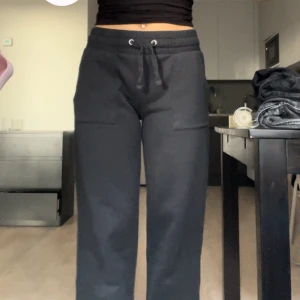 Mjukisbyxor  - Mjukisbyxor från lager157 i storlek S För referens är jag 167cm lång