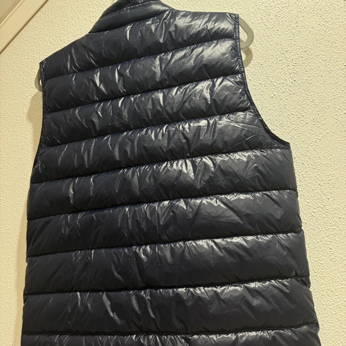 Mörkblå dunväst från Moncler - 1