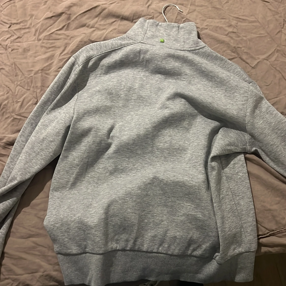 Grå tröja från Hugo Boss - 1