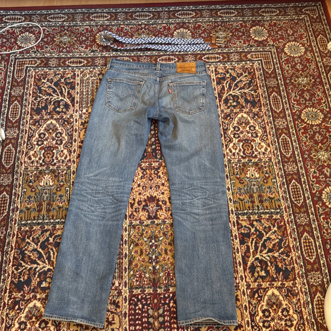 Levis 514 blåa, med ett bälte - 4