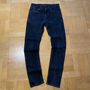 Svarta jeans från Nudie Jeans - Feta svarta Nudi Jeans. 156-164cm Till ett bra pris. Modell: Lean Dean