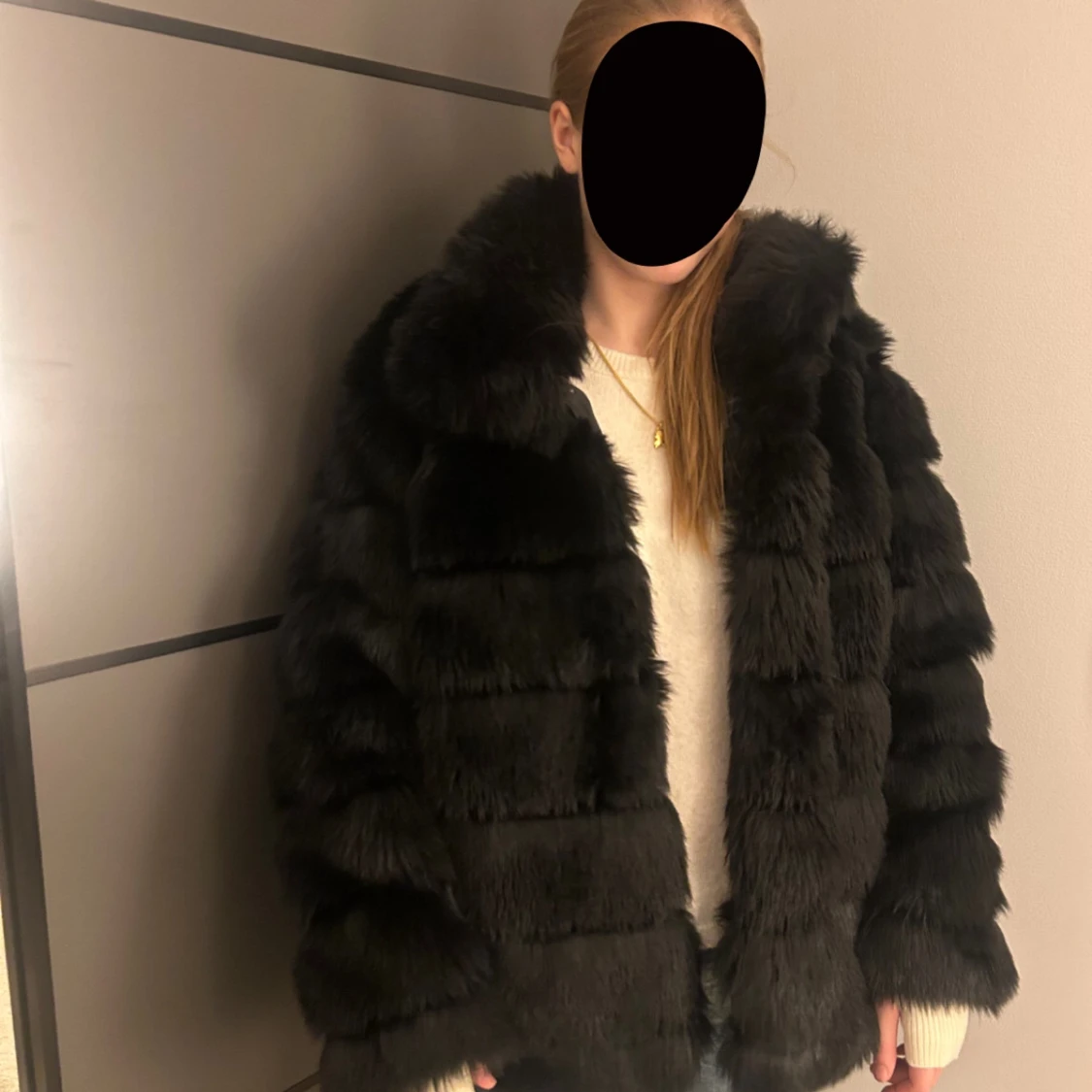 Svart pälsjacka från NLY Trend - 2