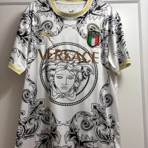 Italien fotbollströja  - Helt ny italiensk fotbollströja 