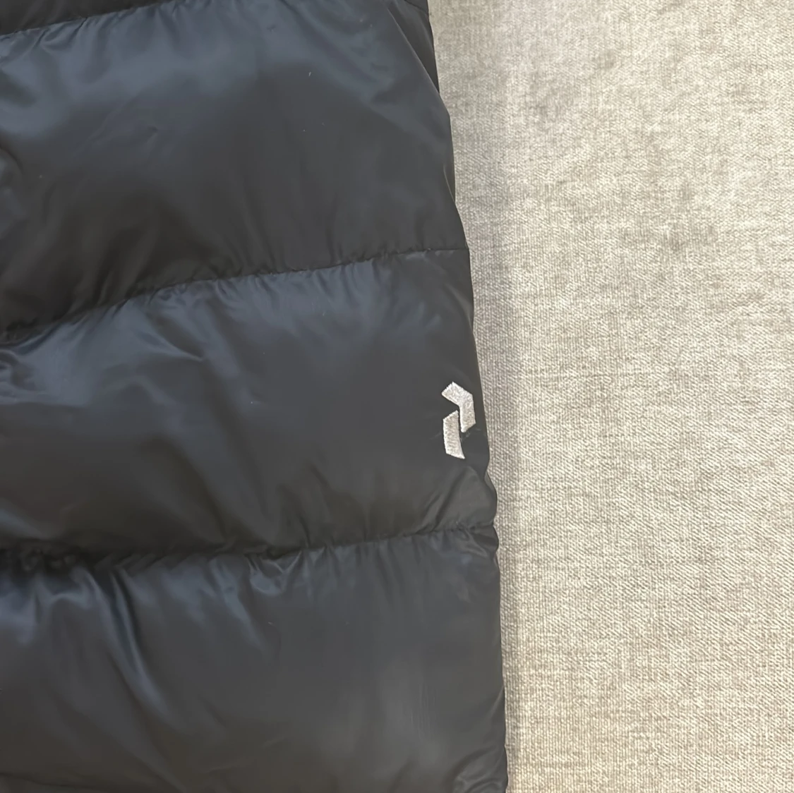 Svart dunjacka från Peak Performance - 2