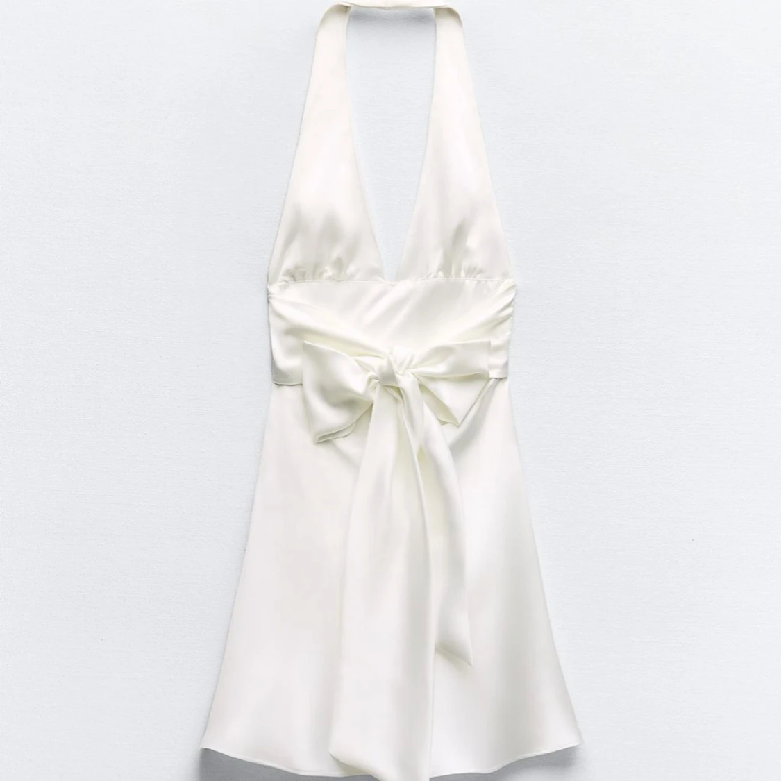 Vit satin klänning från Zara