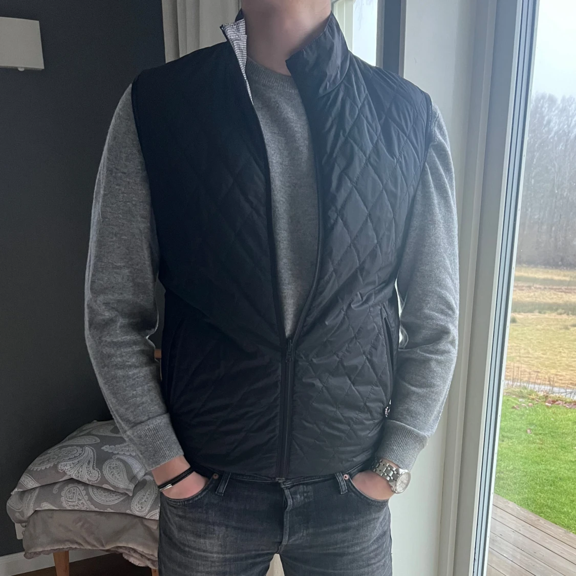 Svart quiltad väst från Oscar Jacobson - 2