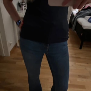 Bootcut jeans - Bootcut jeans men högmidja. Jättebra skick och knappt använda. Pris är diskuterbart💓