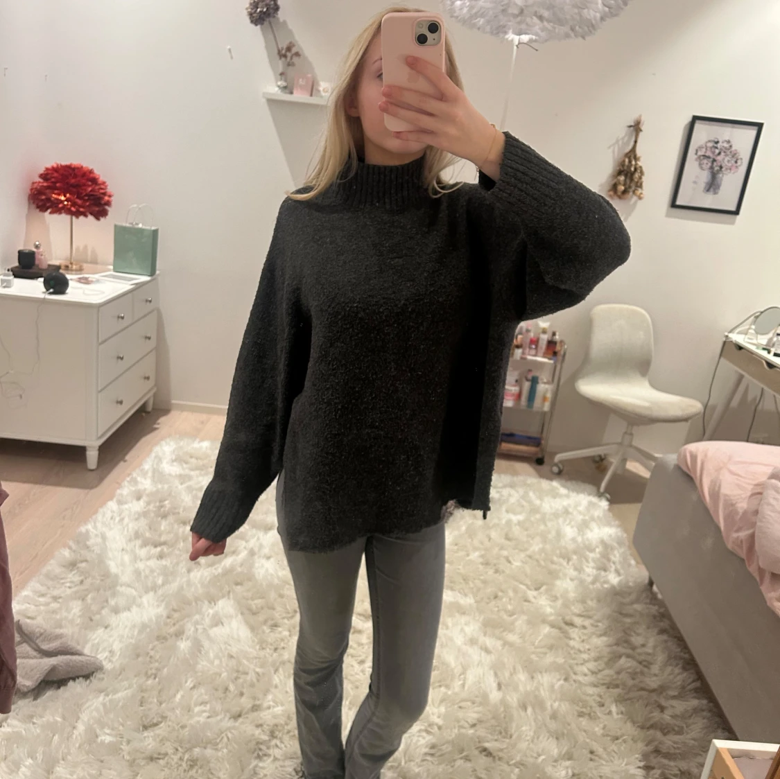 Mörkgrå stickad polotröja