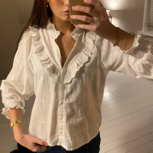 Neo noir blus - Jättefin blus som passar till allt, stilren 