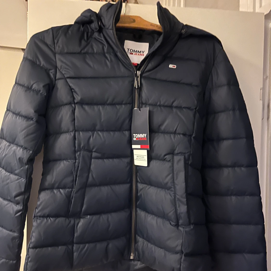 Mörkblå dunjacka från Tommy Hilfiger - 1