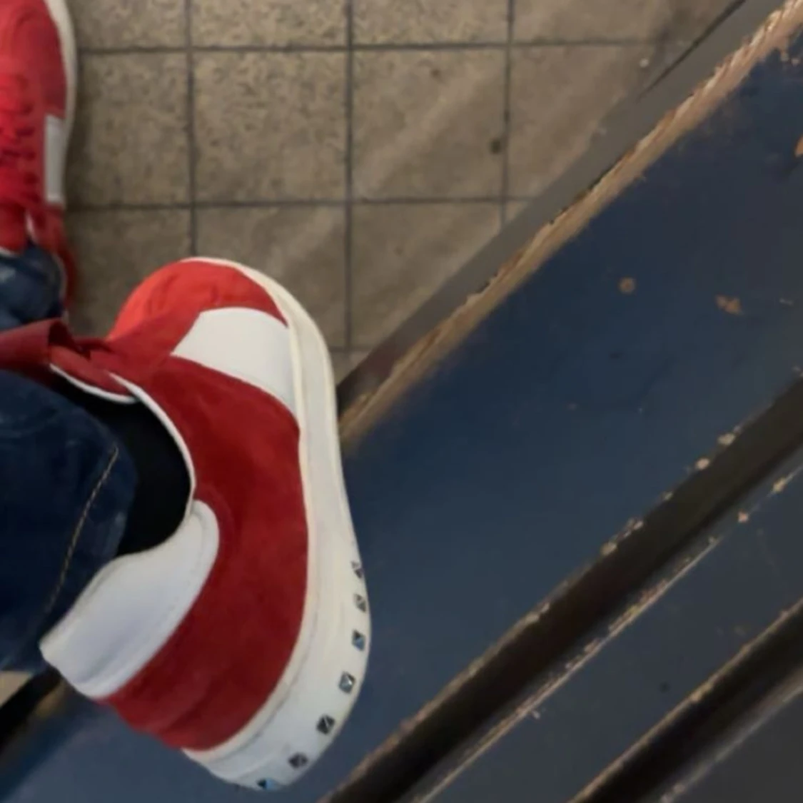 Röd och vit sneaker - 2