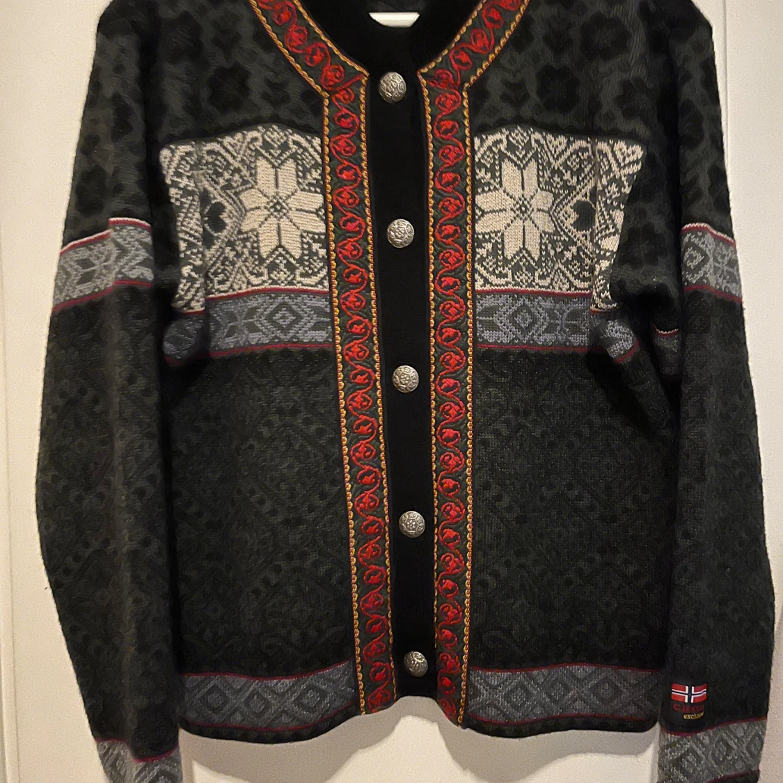 Mönstrad kofta från Gjestal