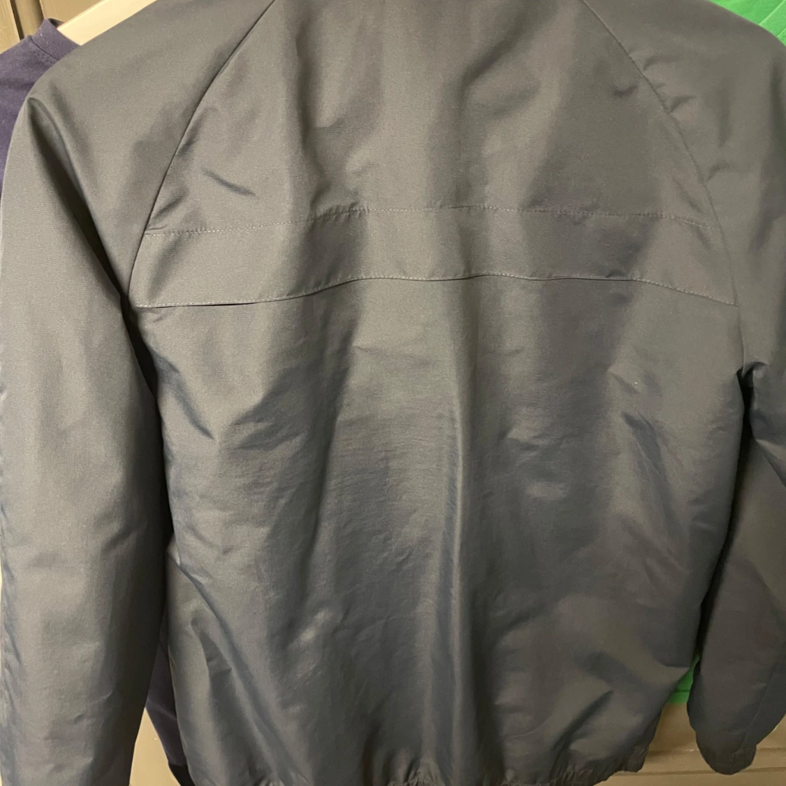 Mörkblå vindjacka från GANT - 1