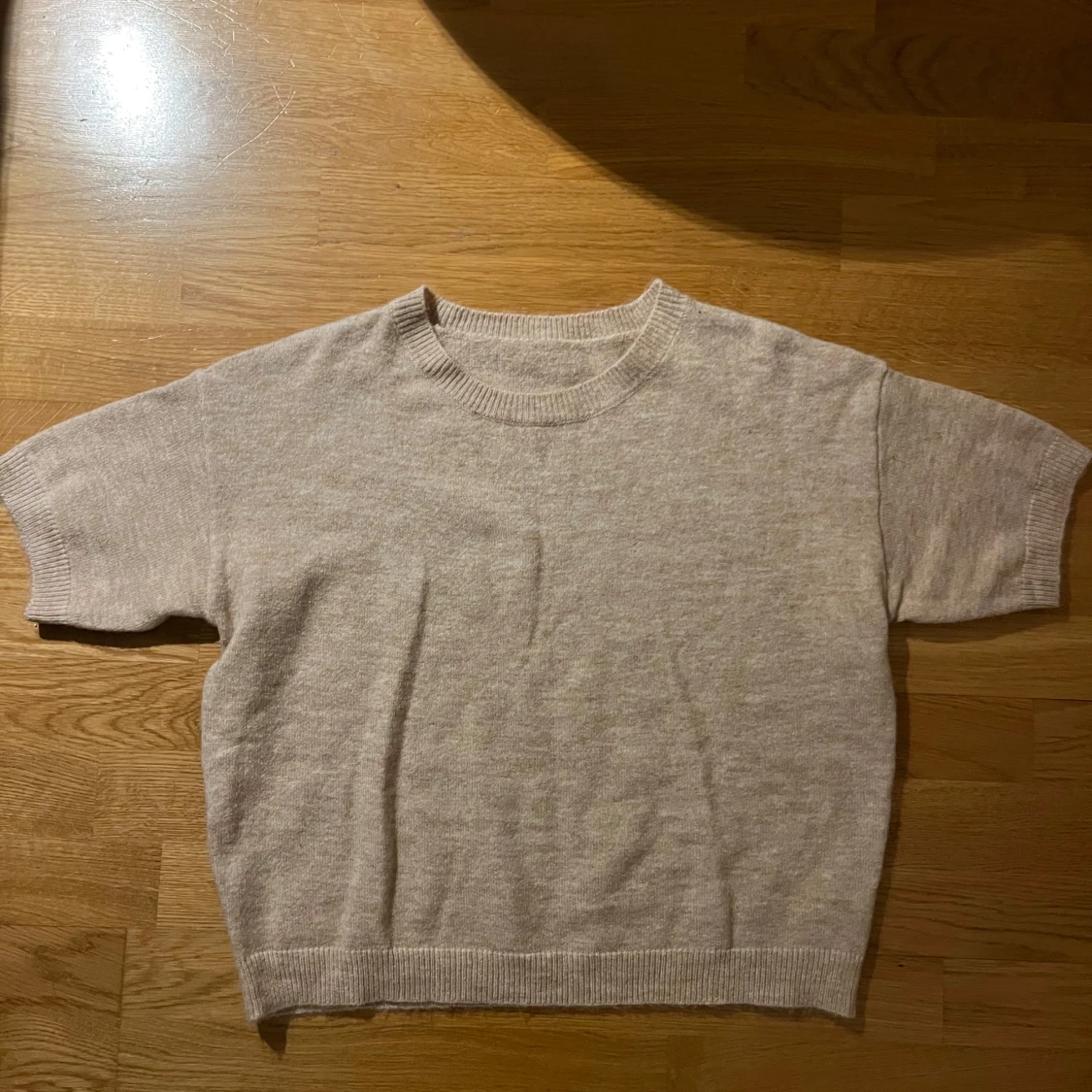 Beige stickad tröja