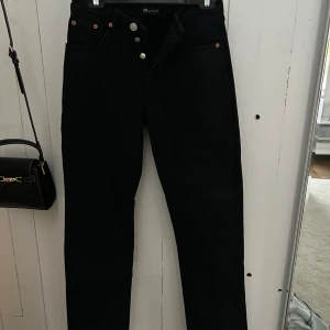 Svarta jeans - Svarta jeans från zara i storlek 38 men passar snarare 36