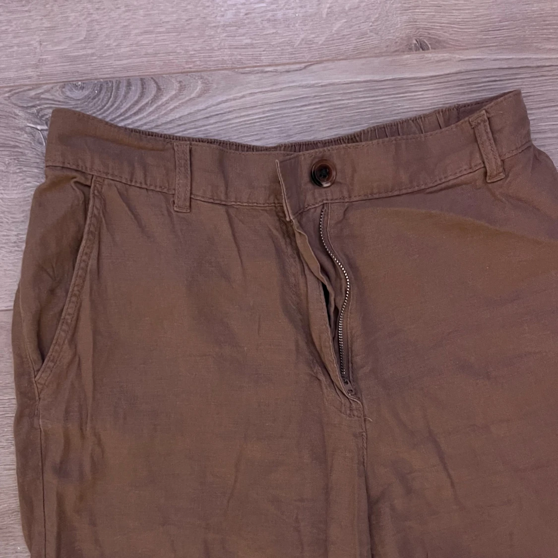 Bruna linnebyxor med resår i midjan - 1