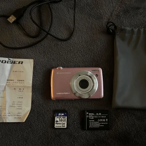 digitalkamera  - afga digital kamera från power, köpt för 1550kr  följer med: -laddare -minneskort 16 gb -batteri -fordral  