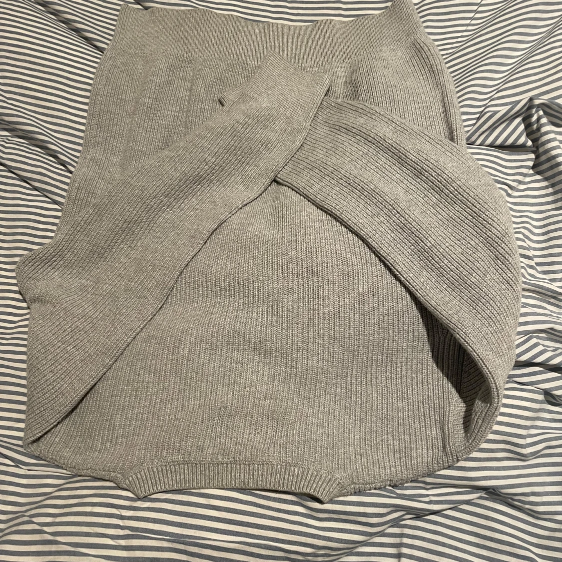 Grå stickad tröja från Calvin Klein - 2