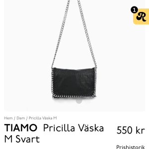 Svart axelväska från Tiamo - Första bilden lånad. Snygg svart axelväska från Scorett med silvrig kedja. Väskan är i skinn liknande material. Inga defekter och knappt använd! 