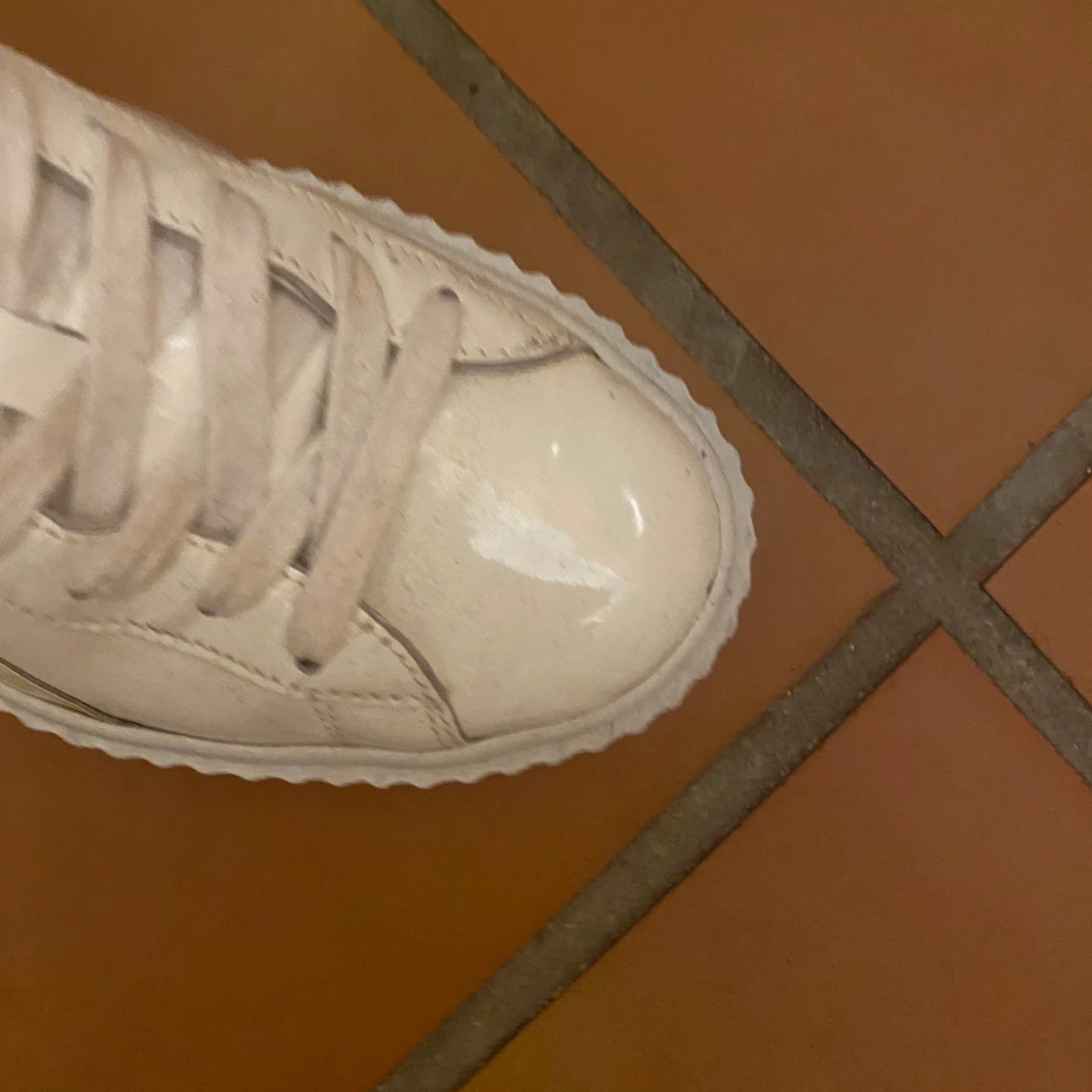 Vita sneakers med platåsula - 2