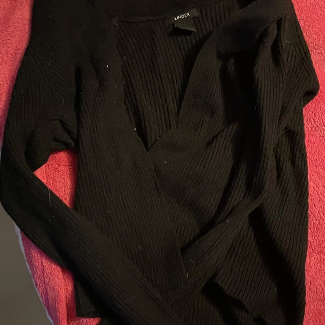 Svart, lättstickad kofta