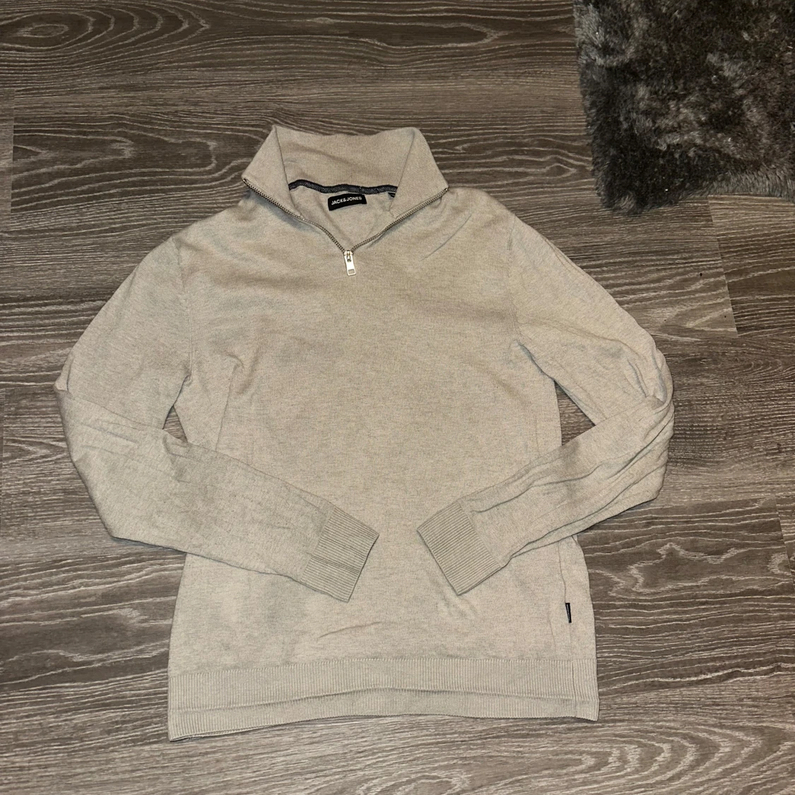 Beige tröja med dragkedja från jack & Jones 